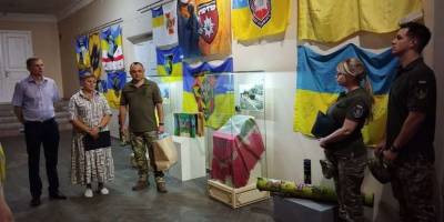 У Запорізькому краєзнавчому музеї відкрито виставку прапорів