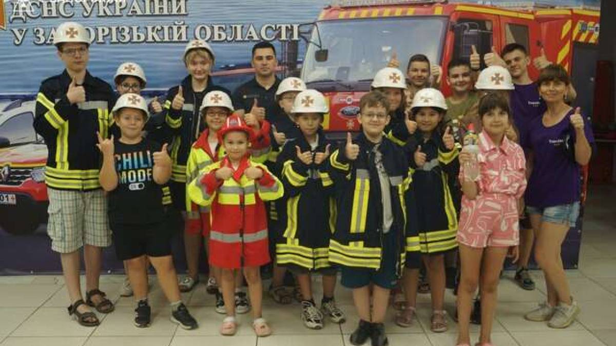У Запоріжжі рятувальники навчали дітей правилам безпеки на пізнавальному уроці