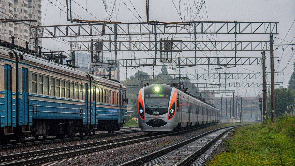 Квитки на потяг будуть проблемою ще довго: в «Укрзалізниці» розповіли про гостру нестачу вагонів