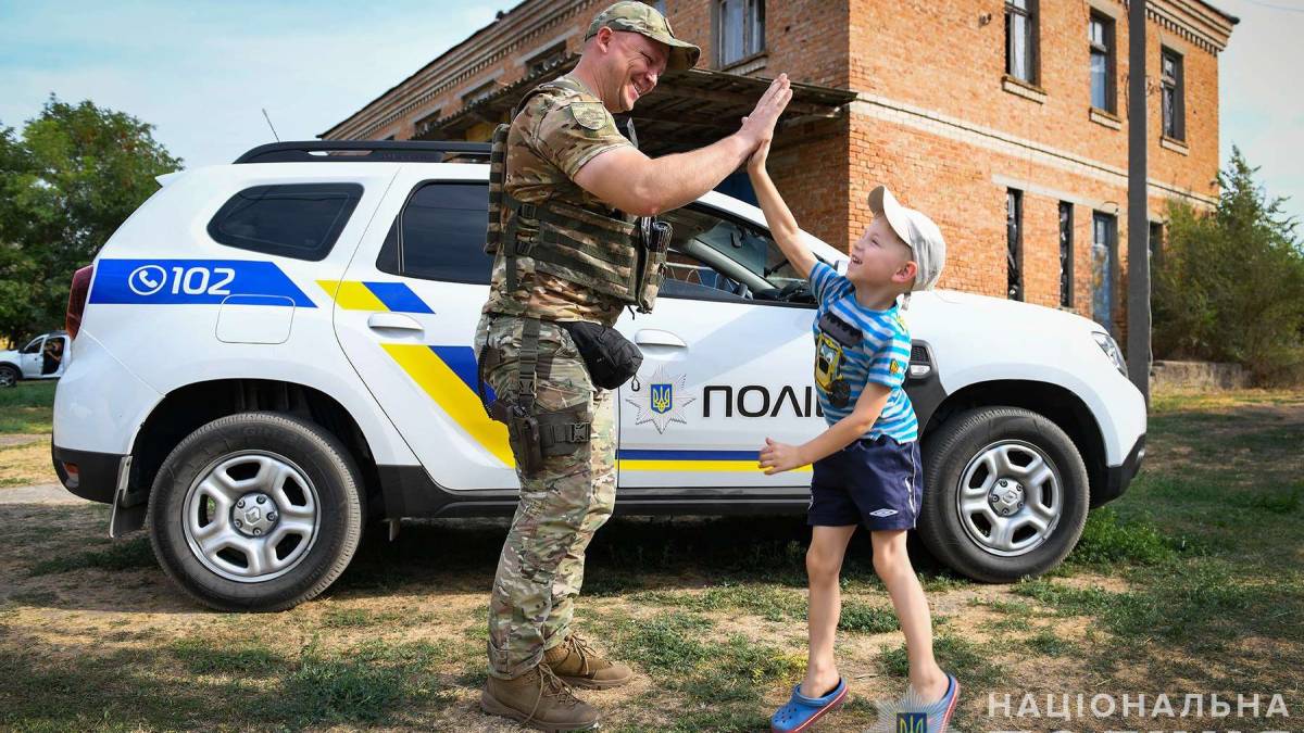Поліцейський офіцер Дмитро Бєсєдін – про роботу в прифронтовій Таврійській громаді