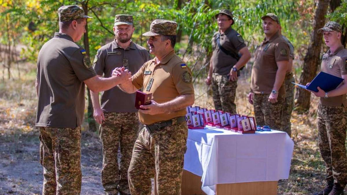 Запорізьким гвардійцям-захисникам вручили почесні відзнаки