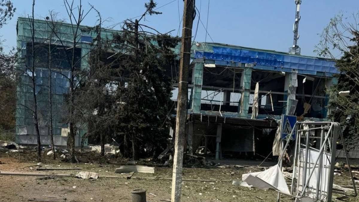 росія зруйнувала в Кураховому спорткомплекс з унікальним для України басейном
