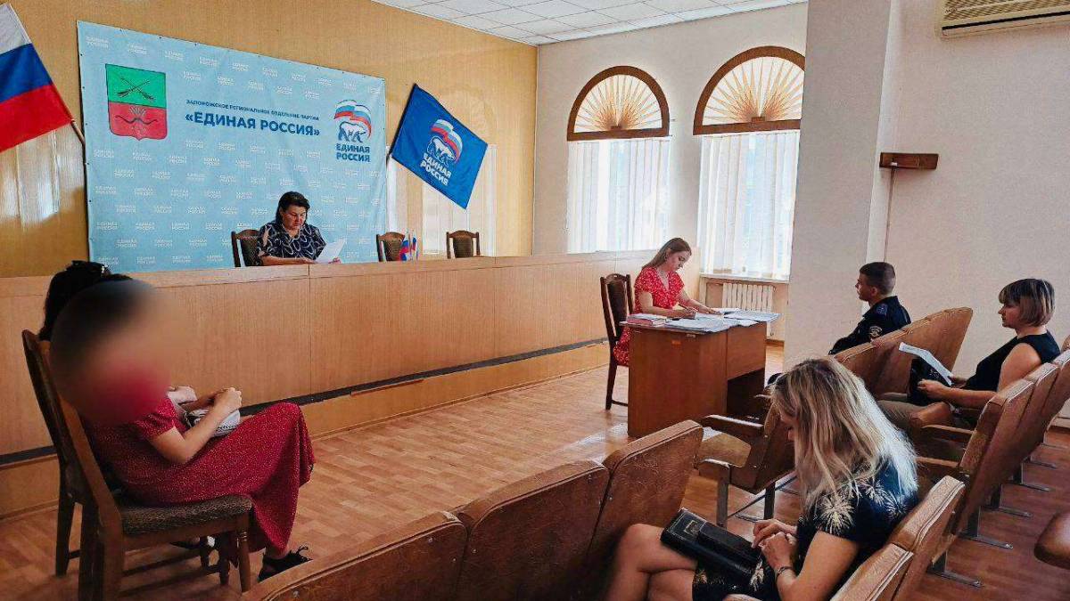 Окупанти продовжують залякувати місцевих, змушуючи їхніх дітей навчатись у російських школах
