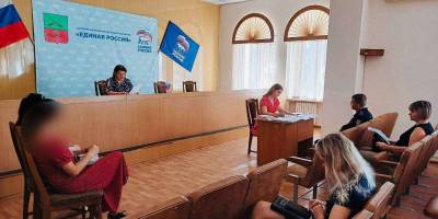Окупанти продовжують залякувати місцевих, змушуючи їхніх дітей навчатись у російських школах