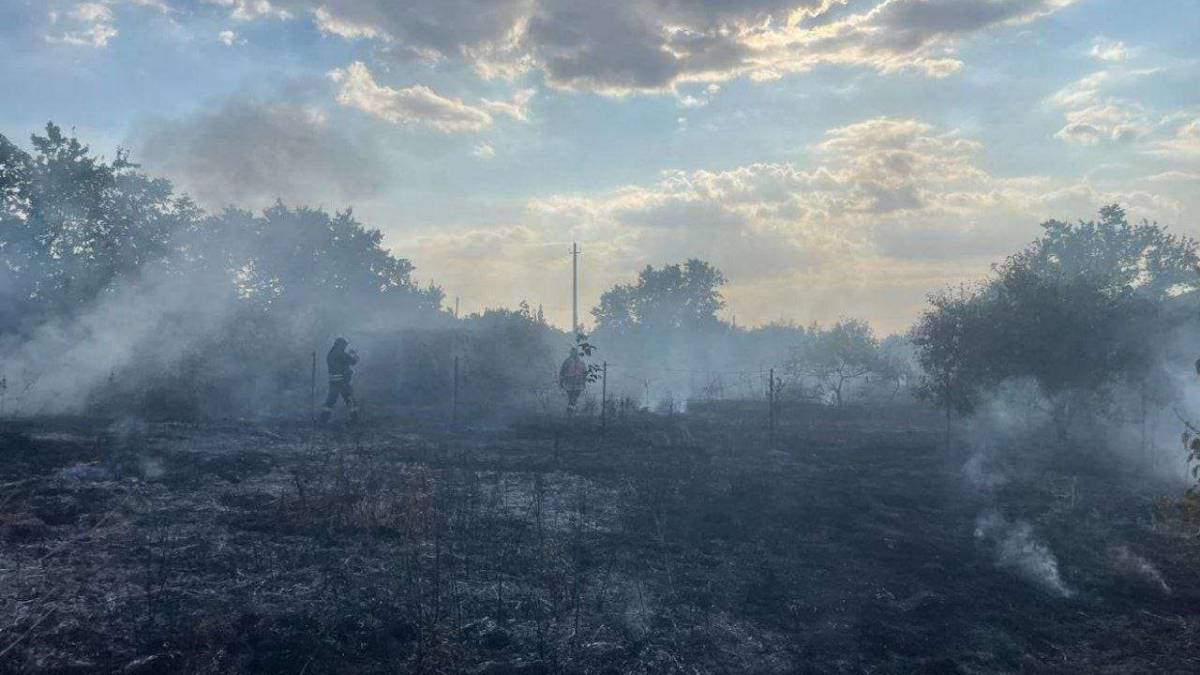 Понад 10 ворожих атак на Дніпропетровщину: пошкоджена інфраструктура, виникли пожежі