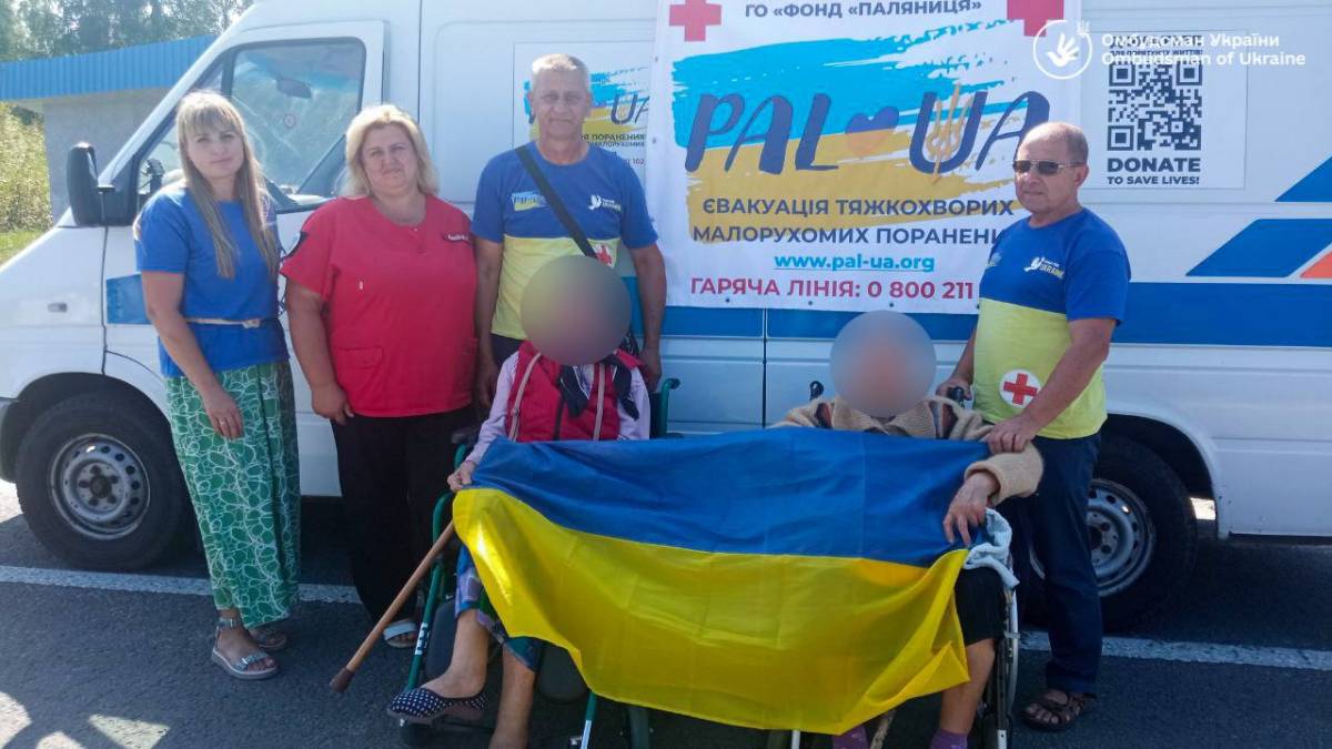 До Запоріжжя вивезли двох маломобільних жінок, їх зустріли рідні