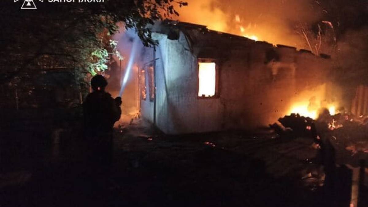 ДСНС Запорізької області: ліквідація наслідків ворожих обстрілів 28 серпня
