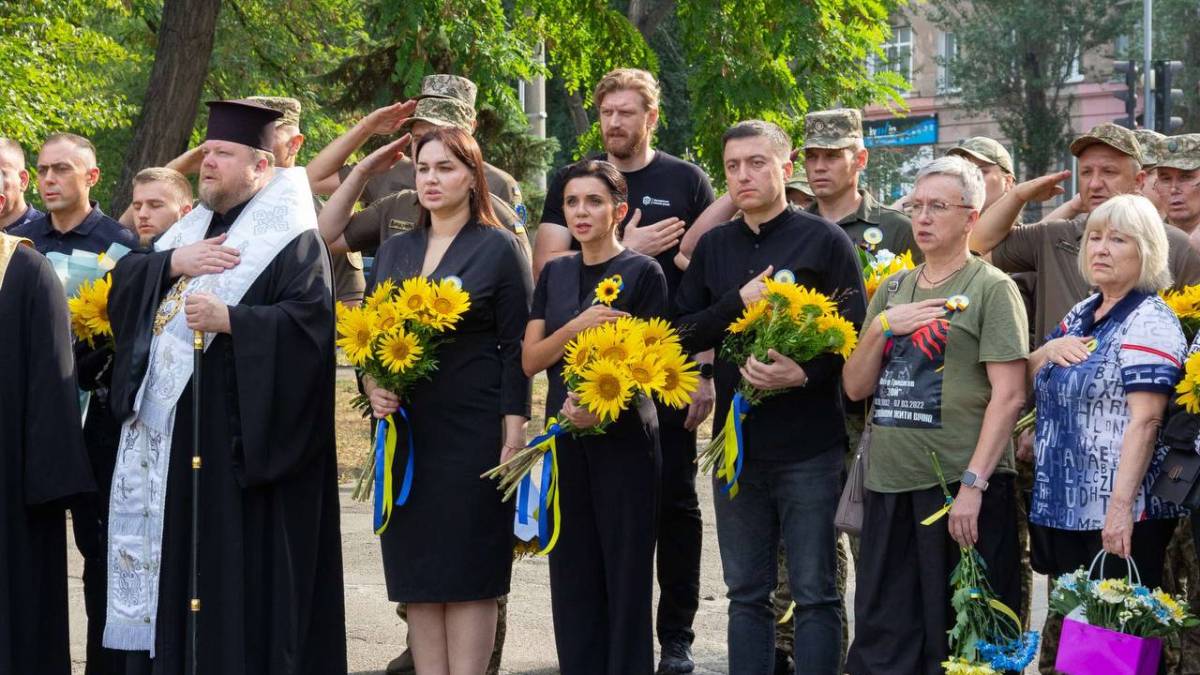 У Запоріжжі вшанували пам’ять полеглих Захисників та Захисниць України: мітинг-реквієм на честь героїв