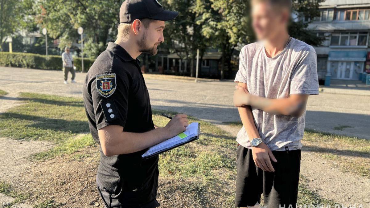 У Запоріжжі затримали підлітків, які палили авто військових