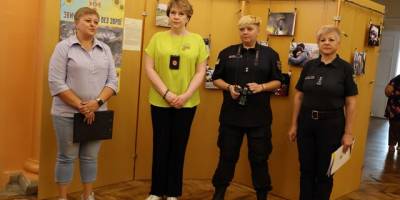 У Запорізькому краєзнавчому музеї стартувала фотодокументальна виставка «Звичайні герої без зброї»