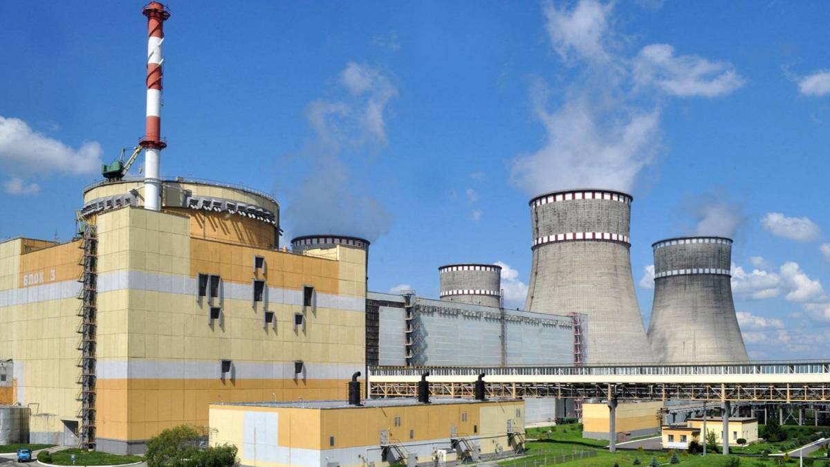 Під час російської ракетно-дронової атаки на Україну чотири енергоблоки АЕС тимчасово від’єдналися від мережі