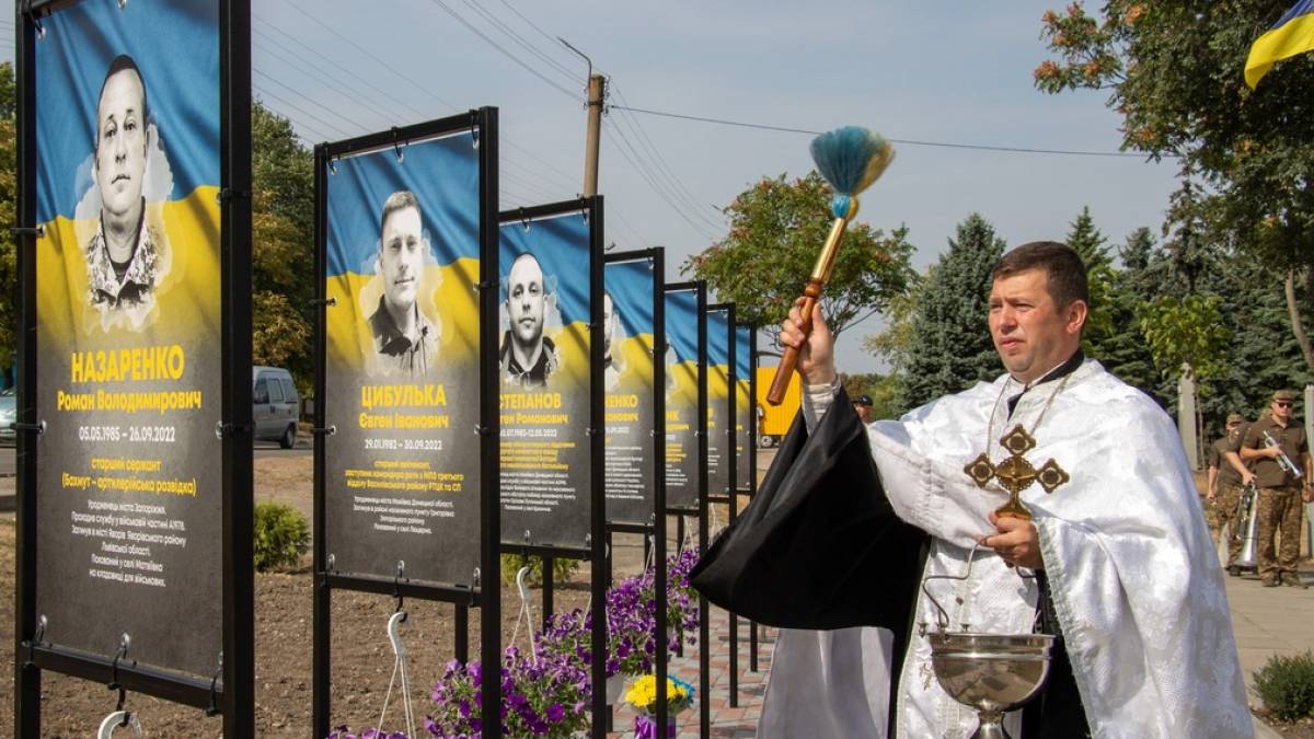 У селі на Запоріжжі відкрили алею Слави і пам’яті Героїв
