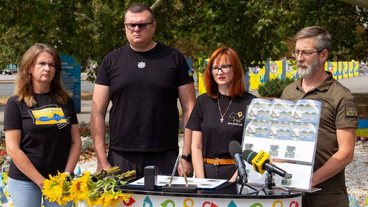 У Запоріжжі у День пам’яті Захисників України погасили особливу поштову марку (фото)
