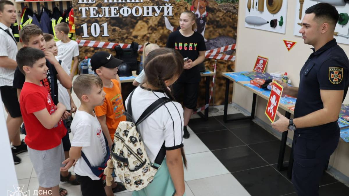 У Запоріжжі співробітники МВС продовжують навчати дітей запобіганню надзвичайним подія