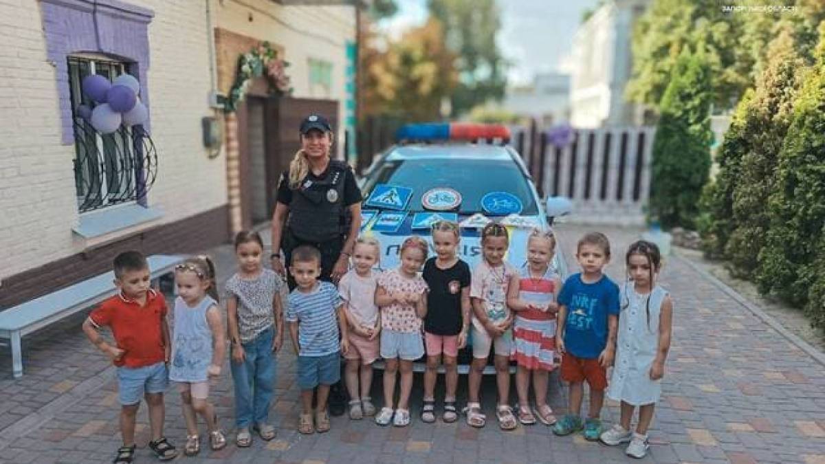 Поліцейські Запоріжжя провели захопливе заняття з безпеки дорожнього руху для дітей