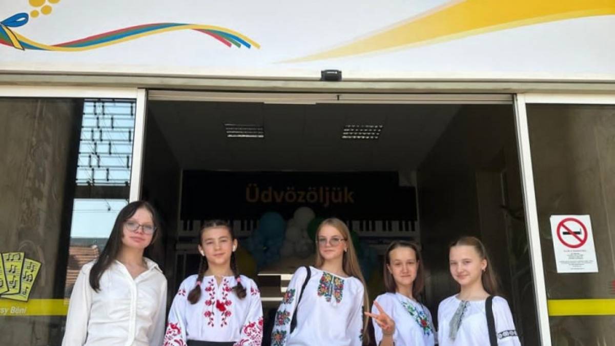 В Угорщині відкрили першу державну двомовну школу для українських дітей