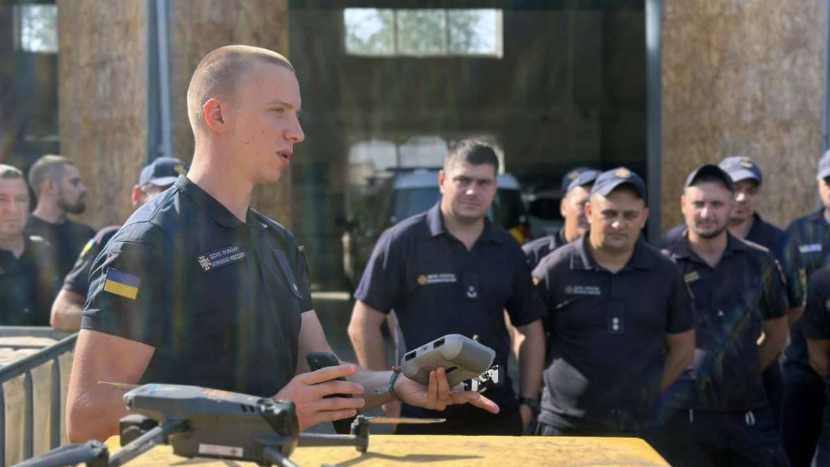 Піротехніки ДСНС Запоріжжя навчаються застосовувати квадрокоптери