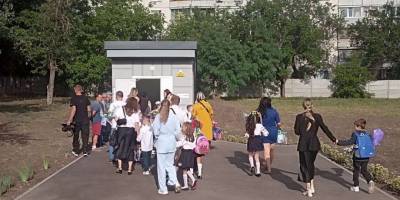 У Харкові 200 першачків пішли до підземної школи