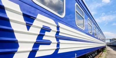 На Львівщині через ворожі обстріли знеструмлена залізниця — виведено резервні тепловози
