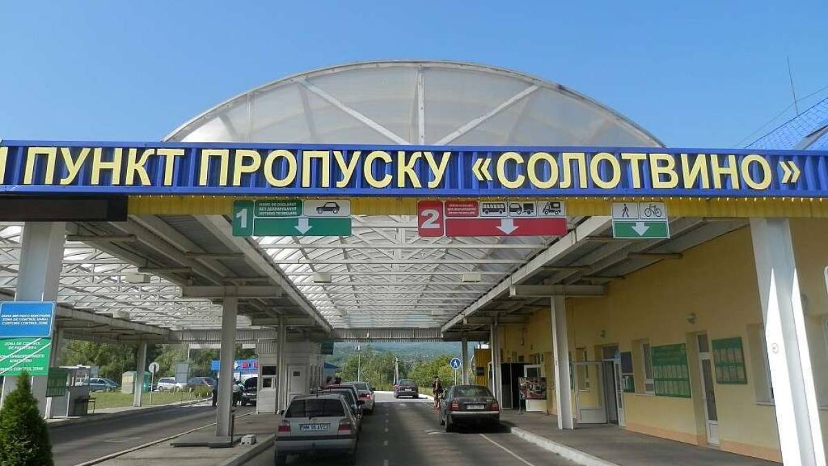  На кордоні з Румунією частково призупинять пропуск транспорту на одному з КПП – названа причина