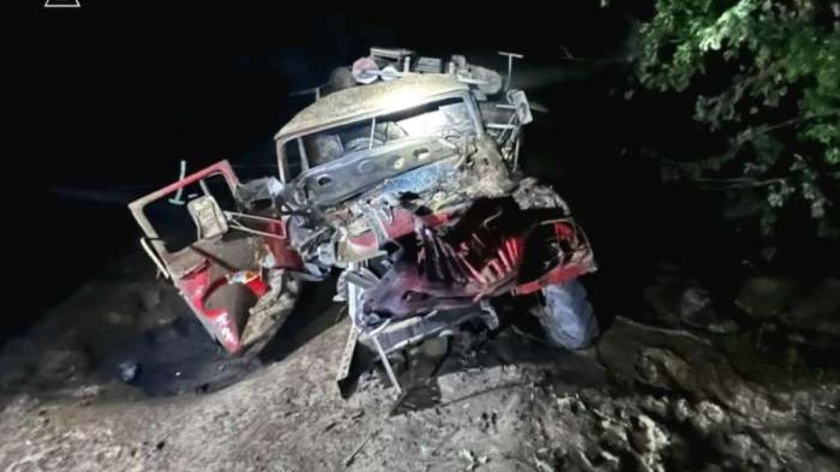 На Донеччині підірвалась автівка рятувальників: куди російські злочинці підкладають вибухівку