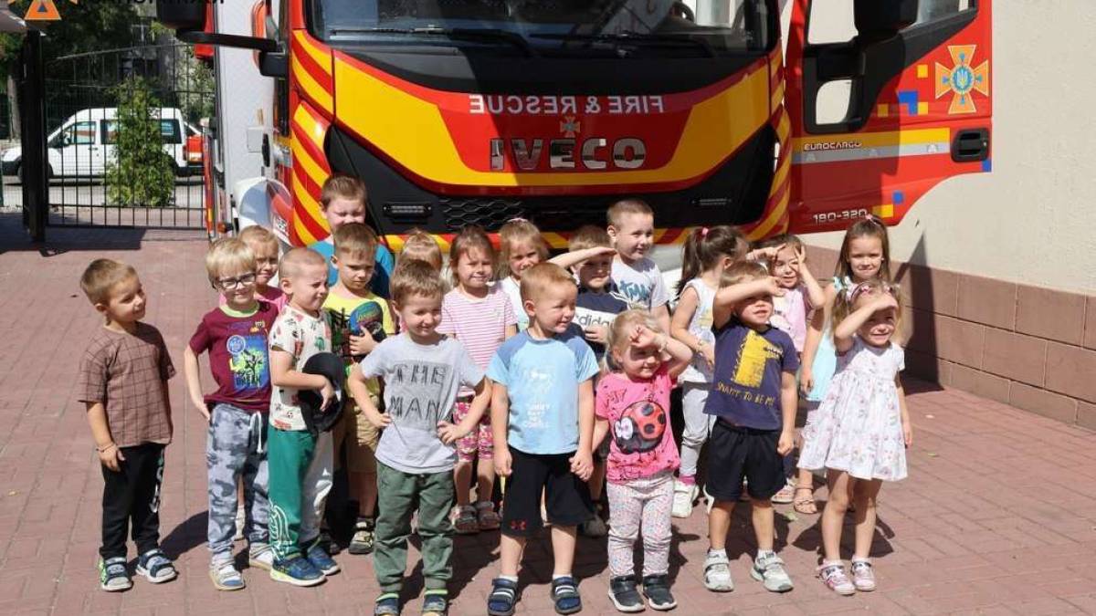 Завдяки рятувальникам, запорізькі дітлахи дізнались про правила протимінної безпеки (фото)
