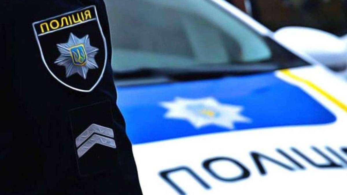 У Запоріжжі поліцейські врятували пенсіонерку, яка ледь не загинула у власній квартирі