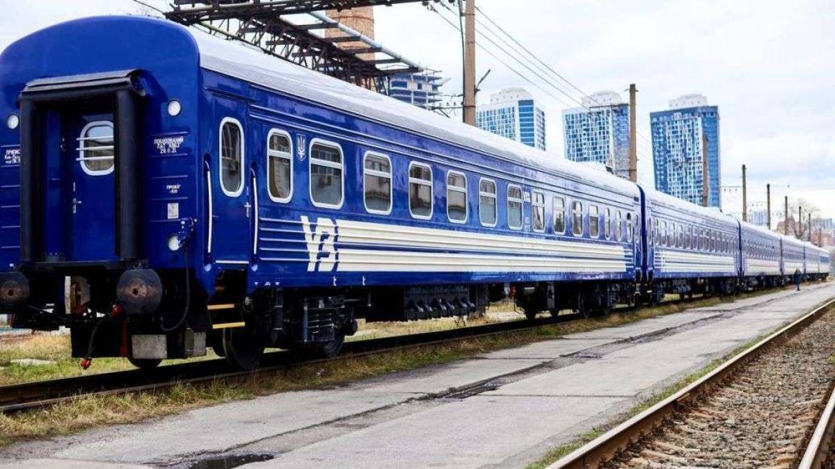 “Укрзалізниця” попередила про затримку низки поїздів через зміну маршруту