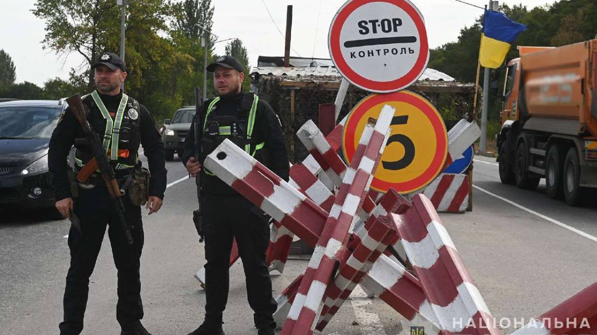 На блокпостах Запоріжжя щодоби несуть службу більше 210 поліцейських