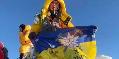 Побитий війною прапор – на найвищій вершині світу