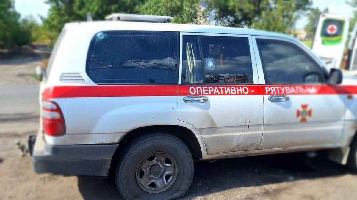 Запорізькі рятувальники потрапили під ворожий обстріл у Донецькій області (фото)