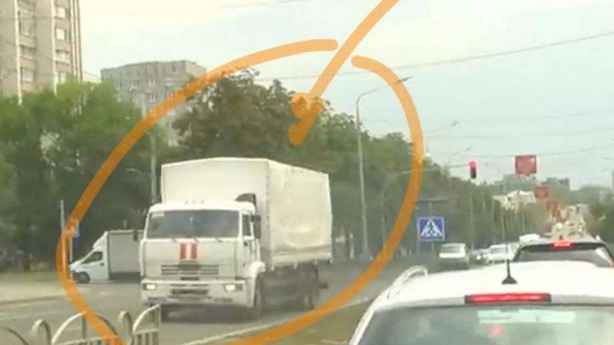 У Запорізьку область рашисти везуть військові вантажі, маскуючи їх під гуманітарку
