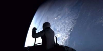 Туристи вперше в історії вийшли у відкритий космос —  SpaceX