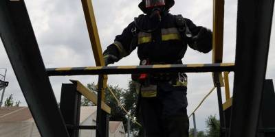 Запорізькі рятувальники вдосконалюють навички на вогневій психологічній смузі