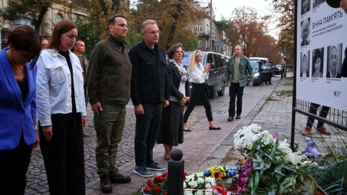 Глава МЗС Польщі Радослав Сікорський приїхав із візитом до України