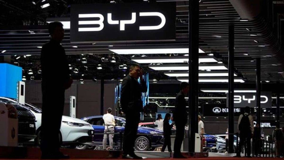 Китайський автогігант BYD збільшує кількість працівників майже до мільйона