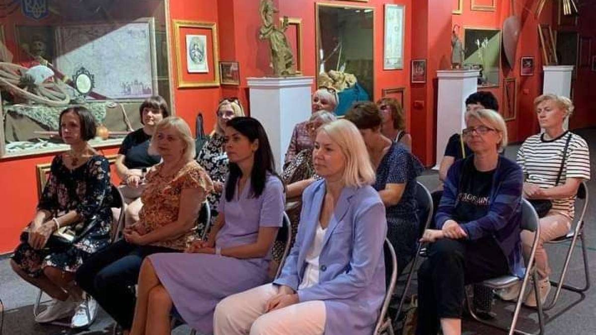 Музейні студії “Місто за порогами” провели лекцію для вихователів про справжню історію українського козацтва