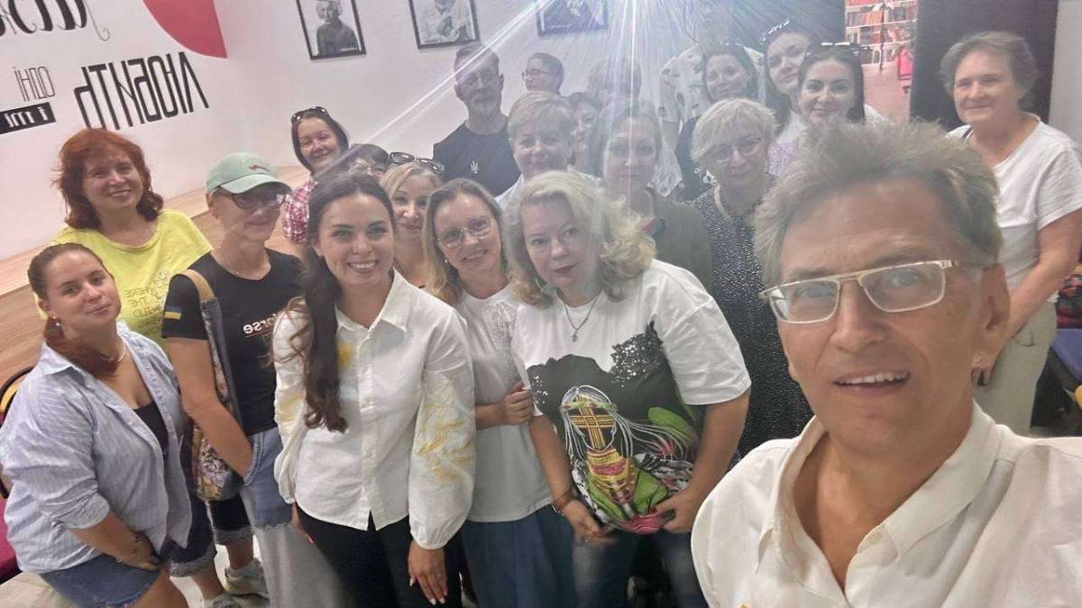 Обличчя нового мовного проєкту «Ї, тут навчають українською!» у запорізьких бібліотеках