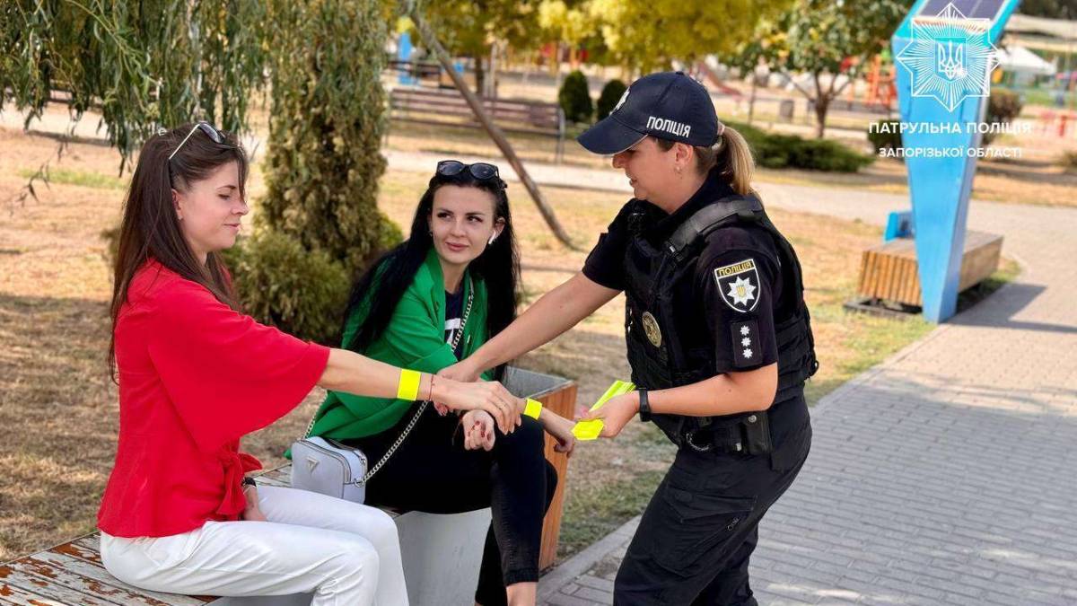 Носіть світловідбивні аксесуари — це врятує ваше життя на дорозі, – Патрульна поліція Запоріжжя