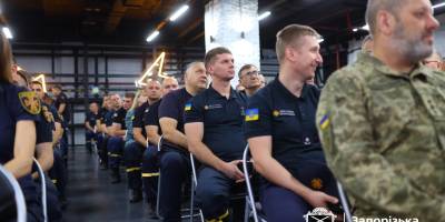 У Запоріжжі привітали рятувальників з професійним святом та відзначили їх героїзм  — фото