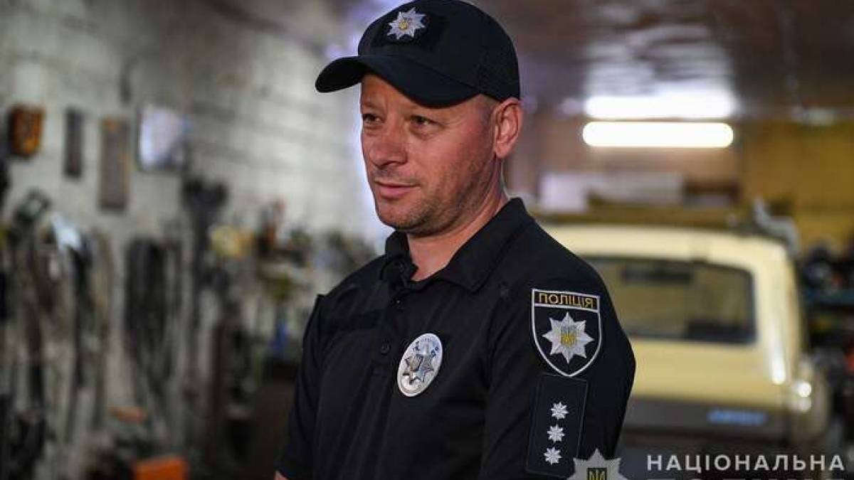 Запорізький поліцейський у вільний час модернізує старі авто для потреб військових