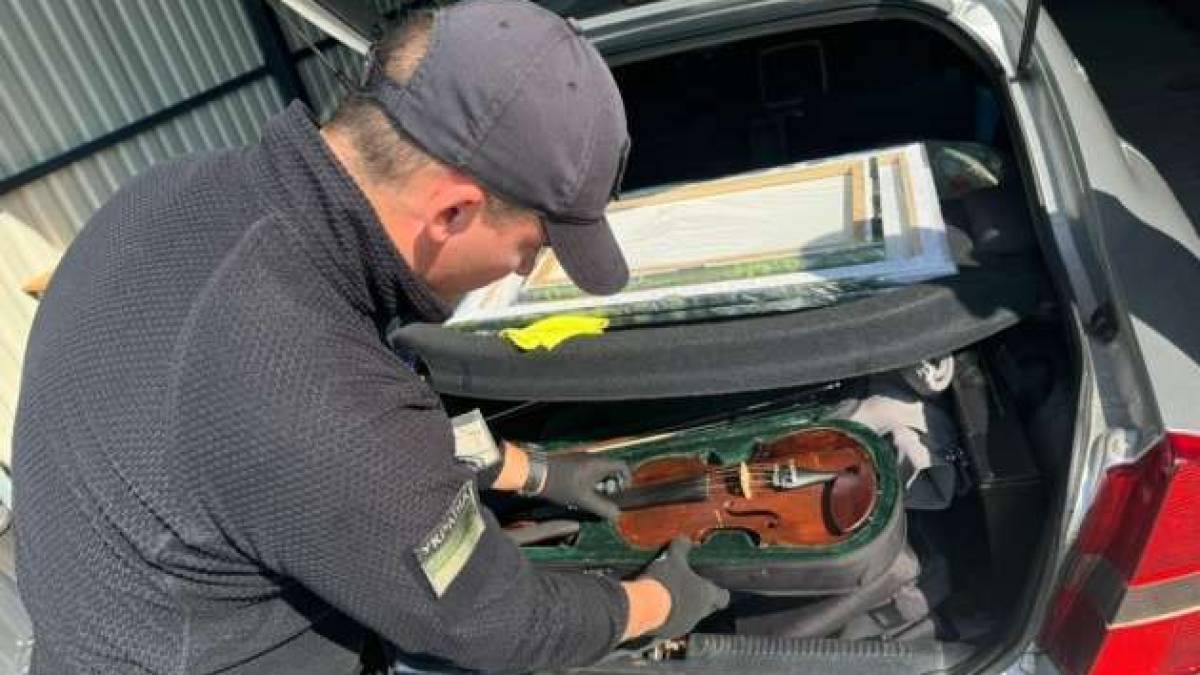 Як з  України намагалися вивезти скрипку Страдіварі