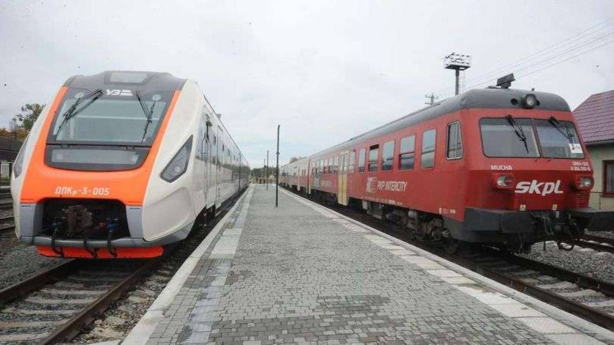 “Укрзалізниця” подовжила продаж квитків на поїзд Варшава – Львів через Раву-Руську