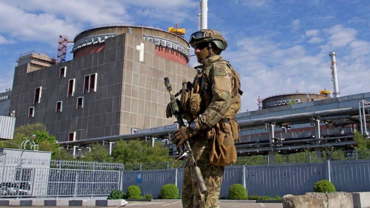 Експерти МАГАТЕ знову чули вибухи поблизу тимчасово окупованої Запорізької АЕС
