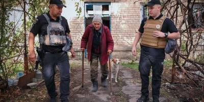 Поліцейські евакуювали з Оріхова самотню 72-річну пенсіонерку (ВІДЕО)