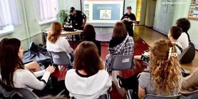 Патрульні Запоріжжя навчали школярів правилам безпечної їзди на велосипеді