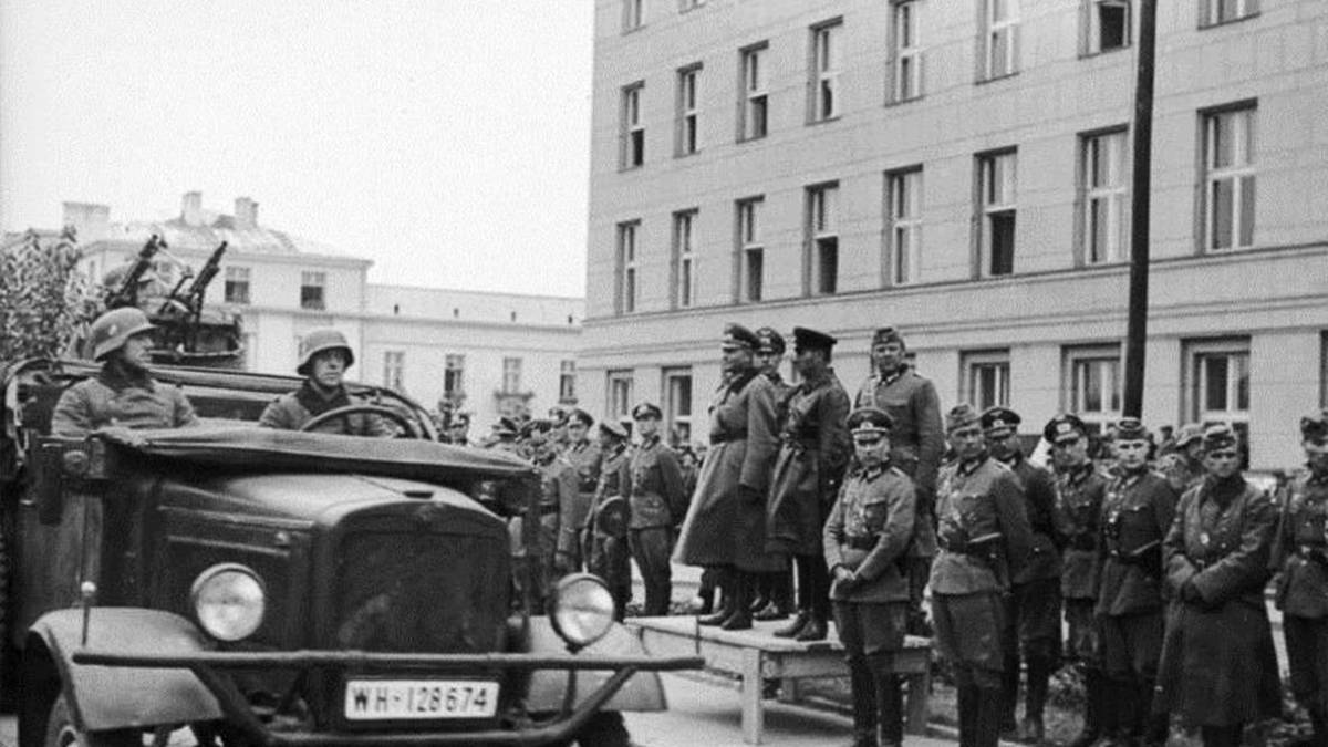 Річниця об’єднання зусиль двох тиранів: 85 років параду в окупованій радянцями та нацистами Польщі