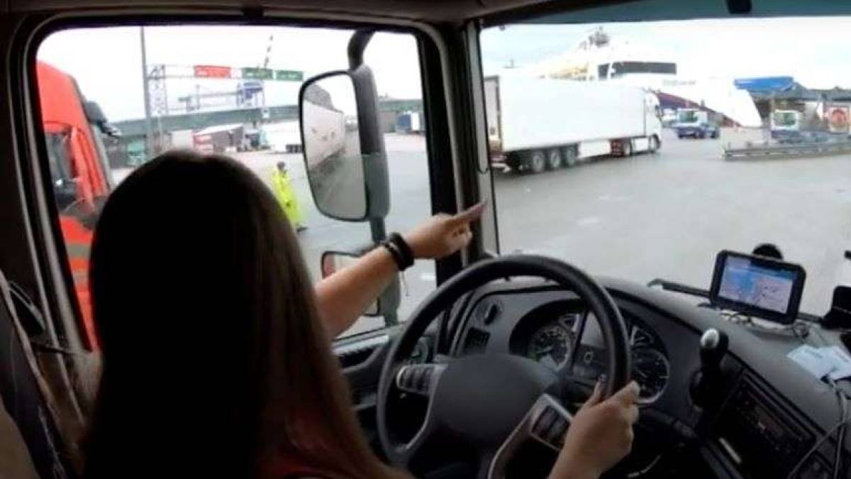 Як запоріжанкам взяти участь у проєкті «Розширення професійного потенціалу жінок у сфері пасажирських перевезень»