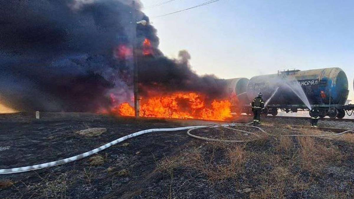 На Запоріжжі наші БПЛА спалили 3 цистерни з паливом ворога