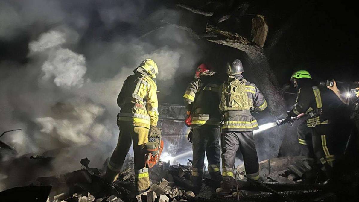 Внаслідок масованих авіаударів по Запоріжжю загинув чоловік, ще 4 людини отримали травми, з них 2 дитини (відео)